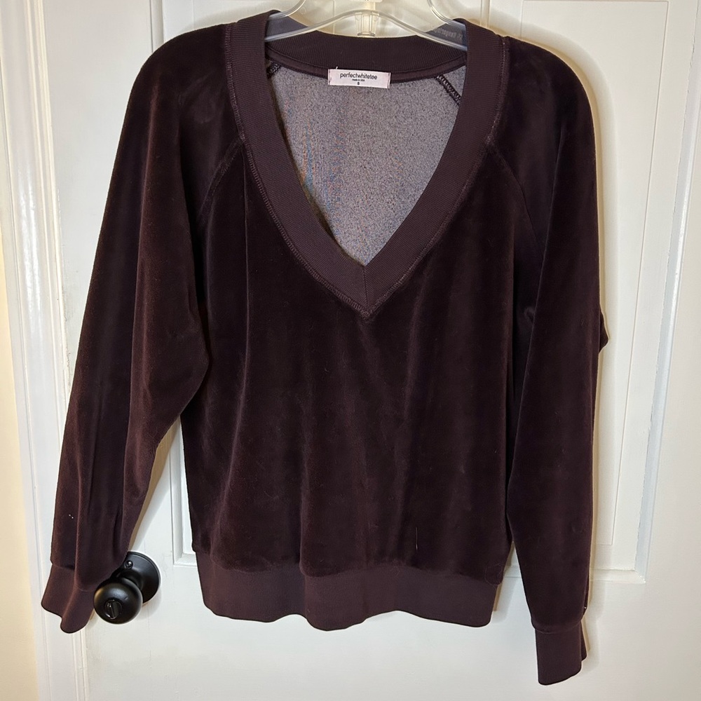 PERFECTWHITETEE EMBER VNECK SWEATSHIRT IN BLACKBERRY SIZE SMALL